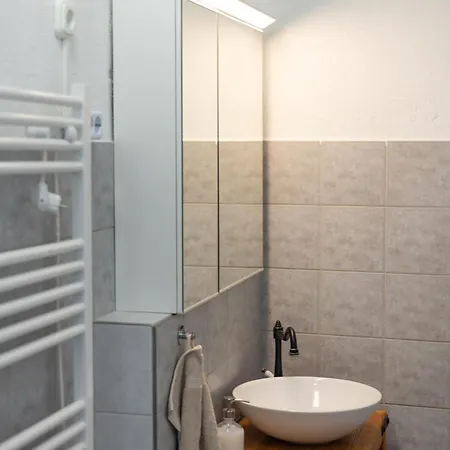 Apartment Vadvirag 2 *