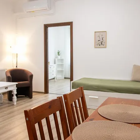 Apartment Vadvirag 2 *